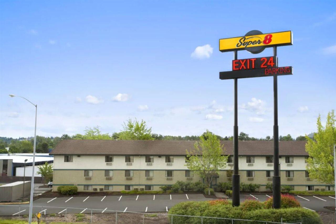 Отель Super 8 By Wyndham Portland Airport Экстерьер фото