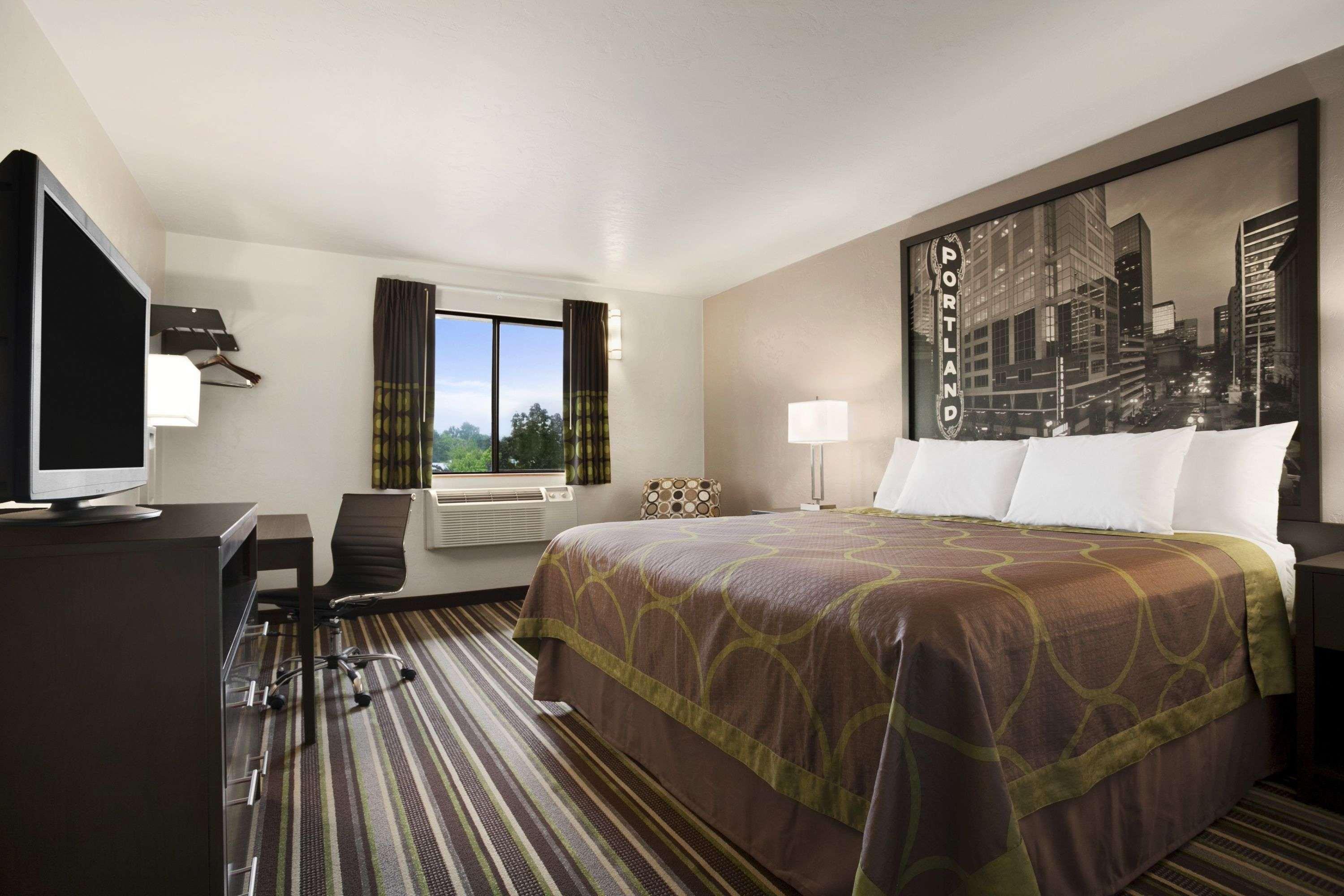 Отель Super 8 By Wyndham Portland Airport Экстерьер фото
