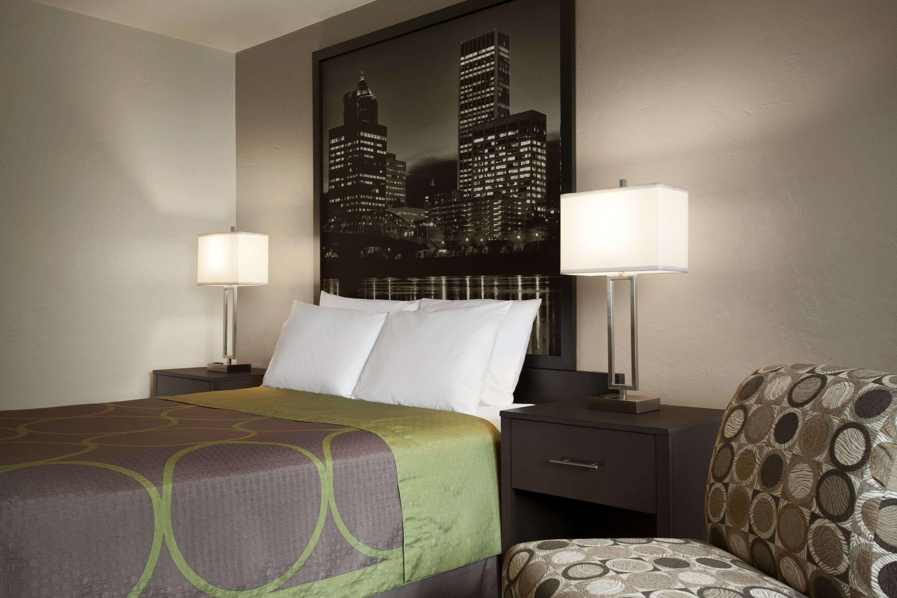 Отель Super 8 By Wyndham Portland Airport Экстерьер фото