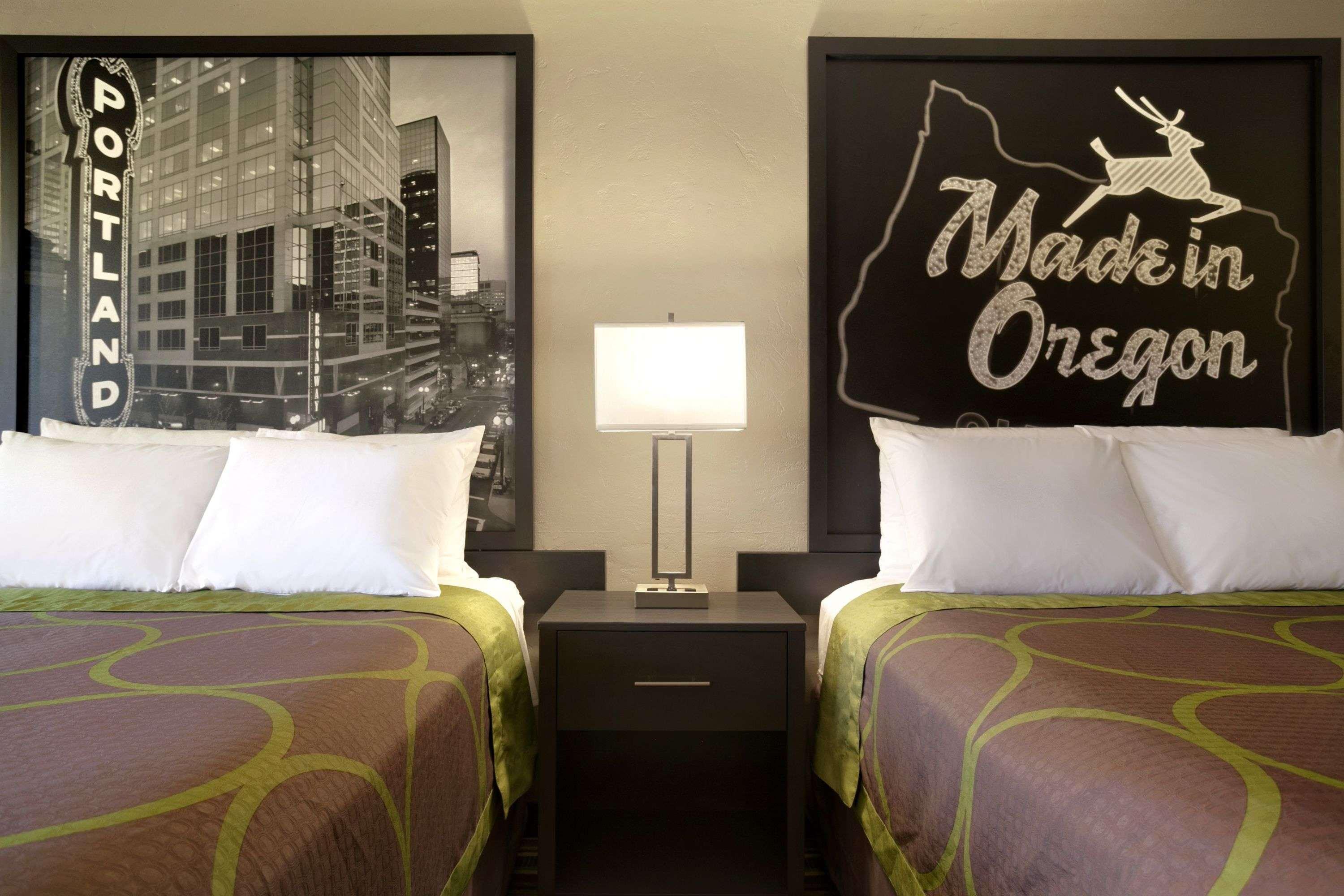 Отель Super 8 By Wyndham Portland Airport Экстерьер фото