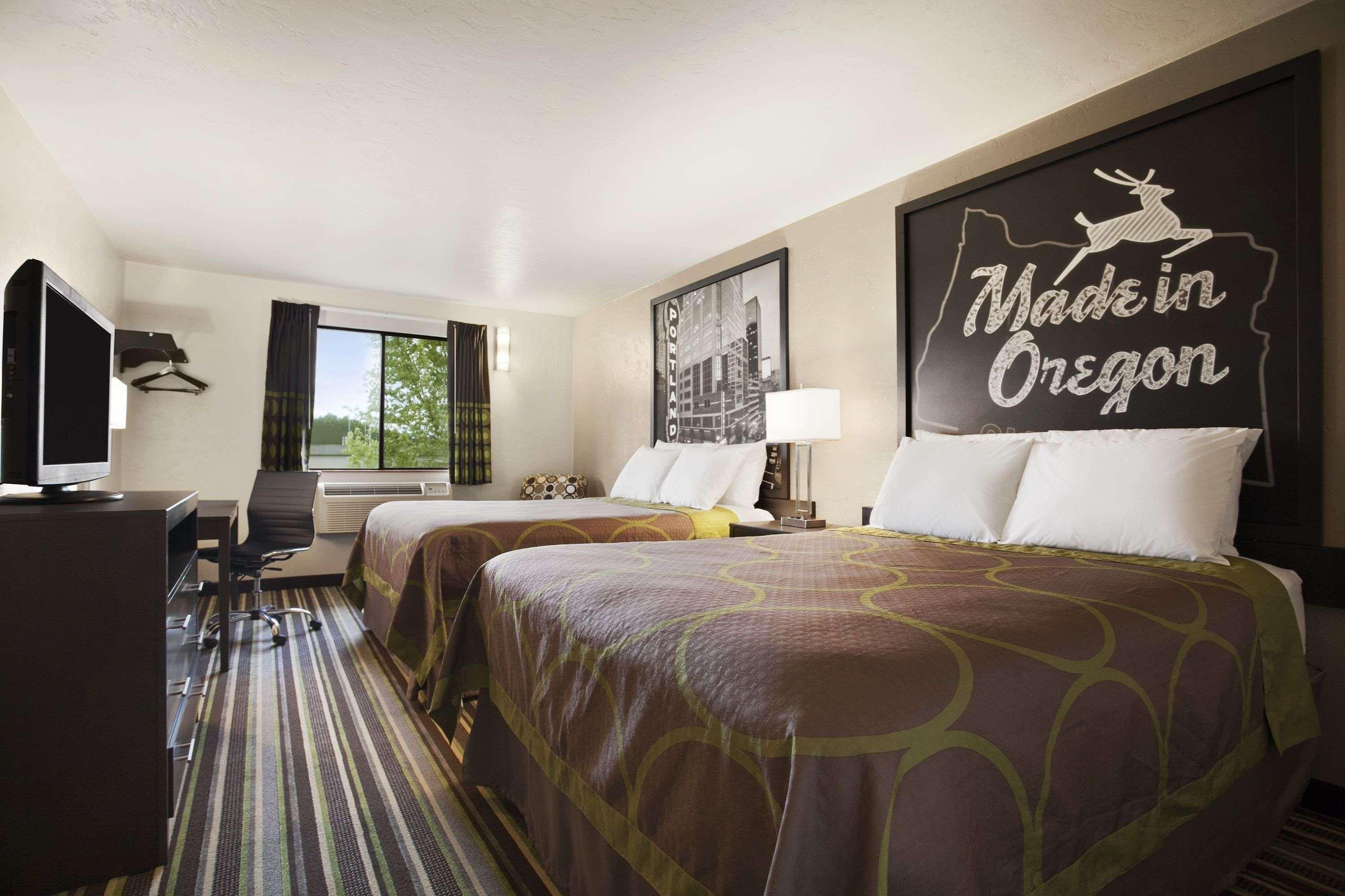 Отель Super 8 By Wyndham Portland Airport Экстерьер фото