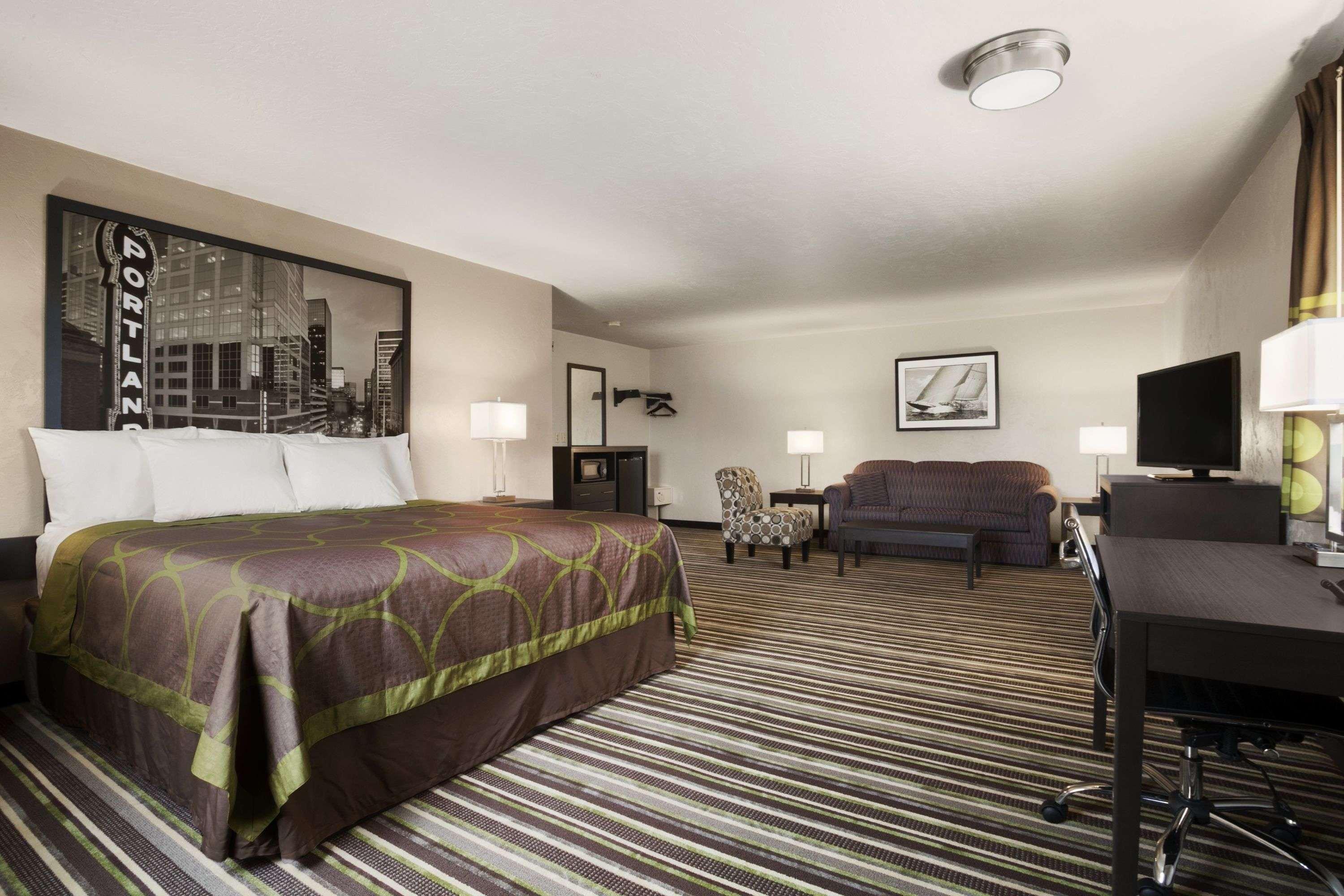 Отель Super 8 By Wyndham Portland Airport Экстерьер фото