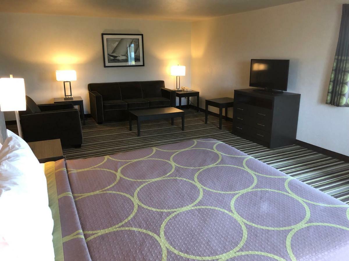 Отель Super 8 By Wyndham Portland Airport Экстерьер фото