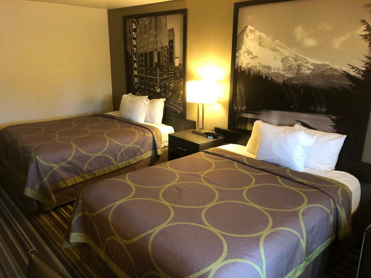 Отель Super 8 By Wyndham Portland Airport Экстерьер фото